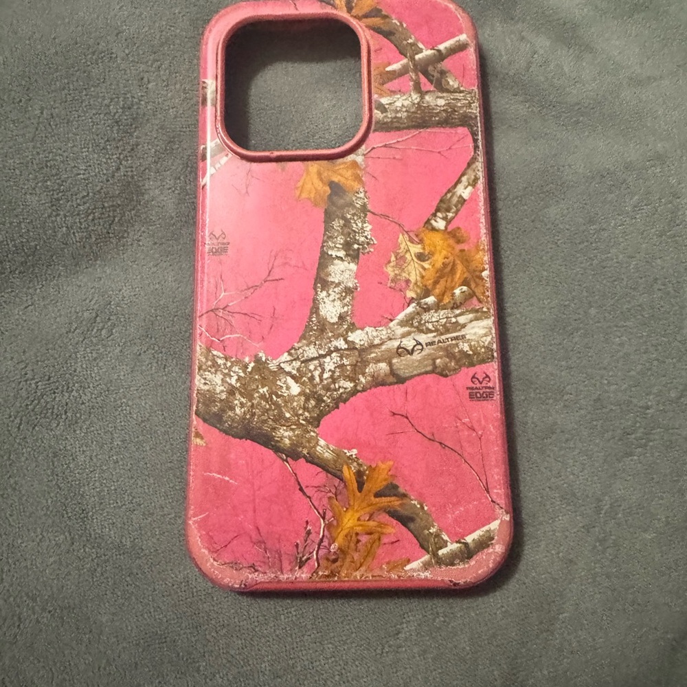 iPhone 15 pro Pink Camouflage otterbox
